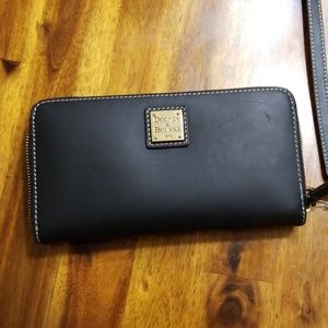 Dooney and bourke Beacon large zip around